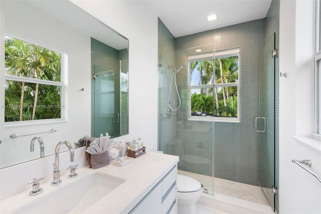 For Sale: $9,225,000 (6 beds, 5 baths, 4413 Square Feet)