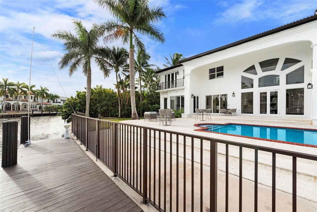 For Sale: $9,225,000 (6 beds, 5 baths, 4413 Square Feet)