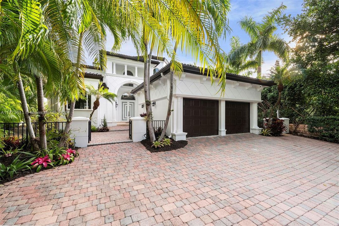 For Sale: $9,225,000 (6 beds, 5 baths, 4413 Square Feet)