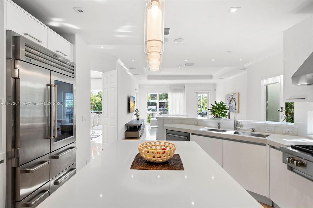 For Sale: $9,225,000 (6 beds, 5 baths, 4413 Square Feet)