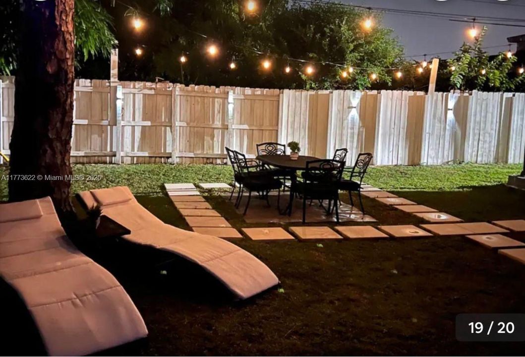 最近租的: $3,200 (3 贝兹, 2 浴室, 1610 平方英尺)