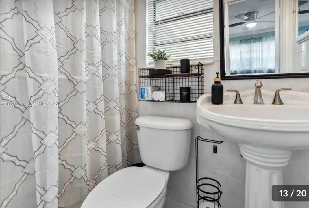 最近租的: $3,200 (3 贝兹, 2 浴室, 1610 平方英尺)