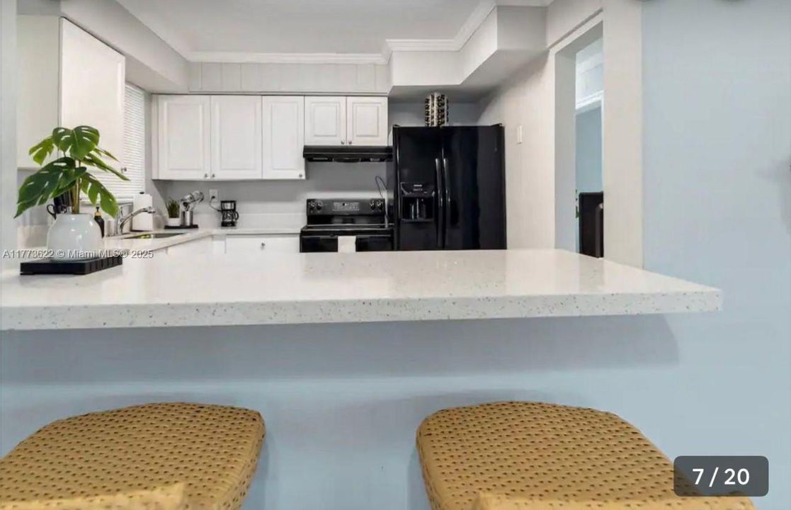 最近租的: $3,200 (3 贝兹, 2 浴室, 1610 平方英尺)