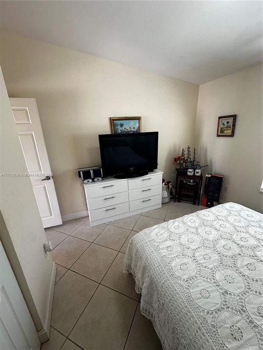 Vendido Recientemente: $1,099,999 (3 camas, 2 baños, 1512 Pies cuadrados)