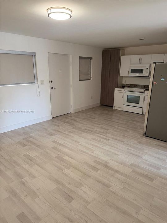 最近租的: $2,400 (2 贝兹, 2 浴室, 16054 平方英尺)