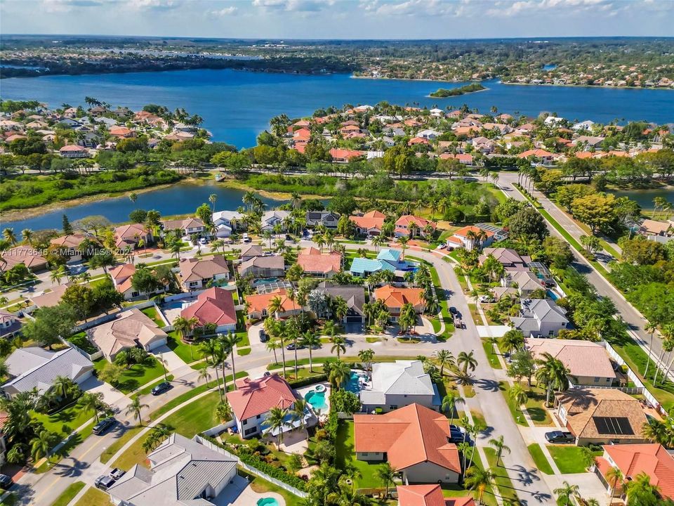 Vendido Recientemente: $649,000 (3 camas, 2 baños, 2064 Pies cuadrados)