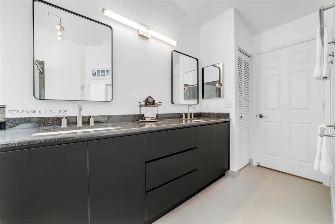 Vendido Recientemente: $649,000 (3 camas, 2 baños, 2064 Pies cuadrados)