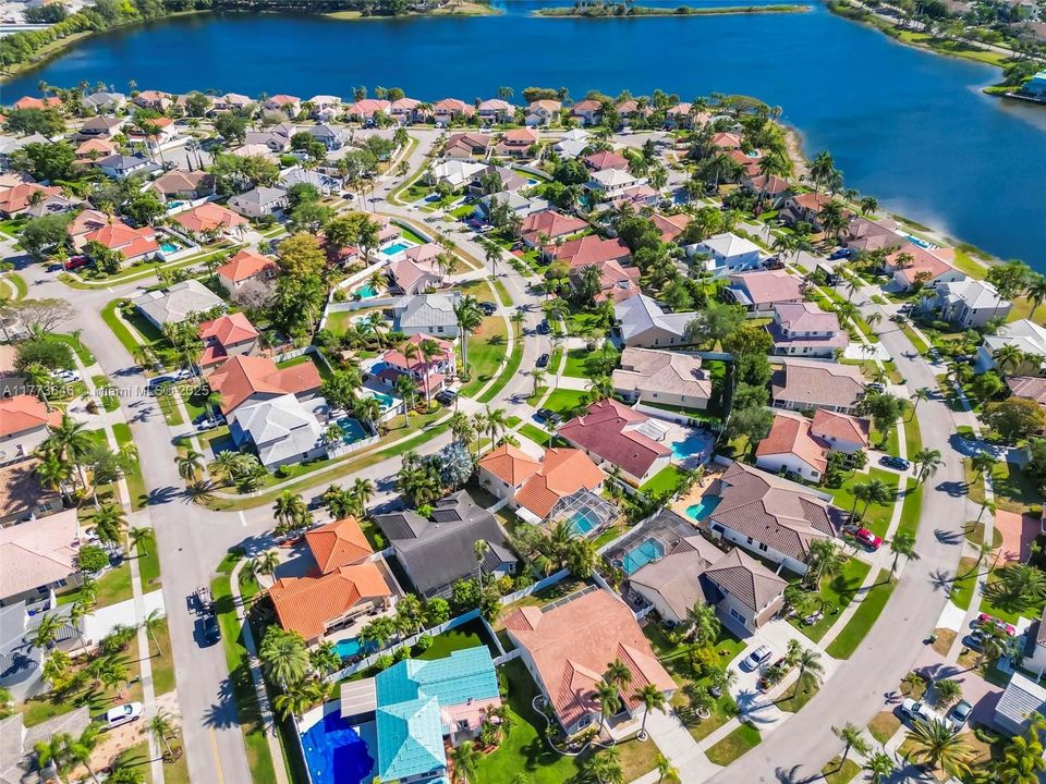 Vendido Recientemente: $649,000 (3 camas, 2 baños, 2064 Pies cuadrados)