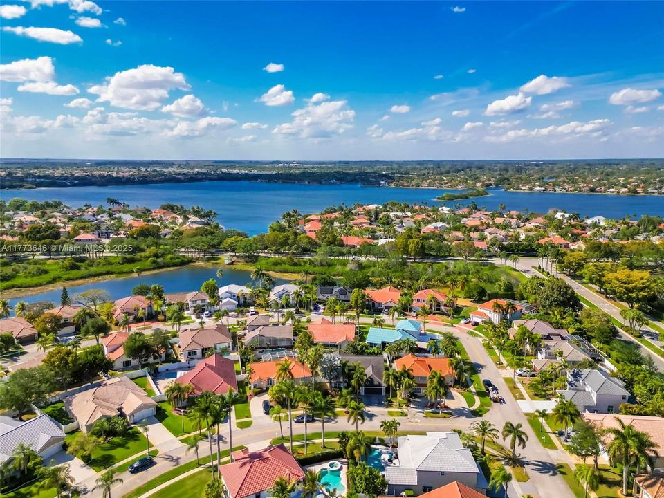 Vendido Recientemente: $649,000 (3 camas, 2 baños, 2064 Pies cuadrados)