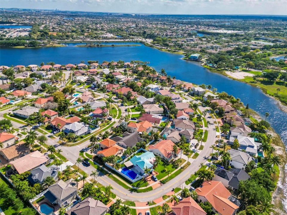 Vendido Recientemente: $649,000 (3 camas, 2 baños, 2064 Pies cuadrados)