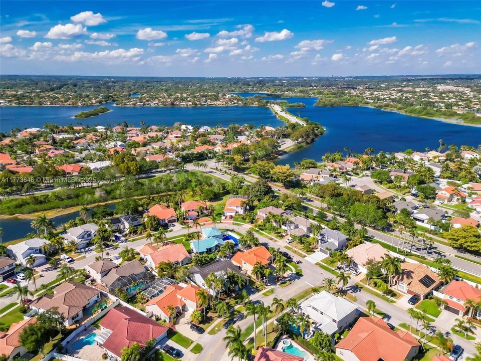 Vendido Recientemente: $649,000 (3 camas, 2 baños, 2064 Pies cuadrados)