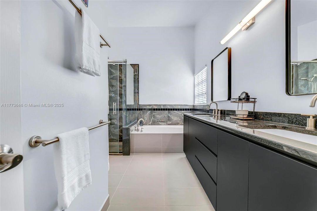 Vendido Recientemente: $649,000 (3 camas, 2 baños, 2064 Pies cuadrados)