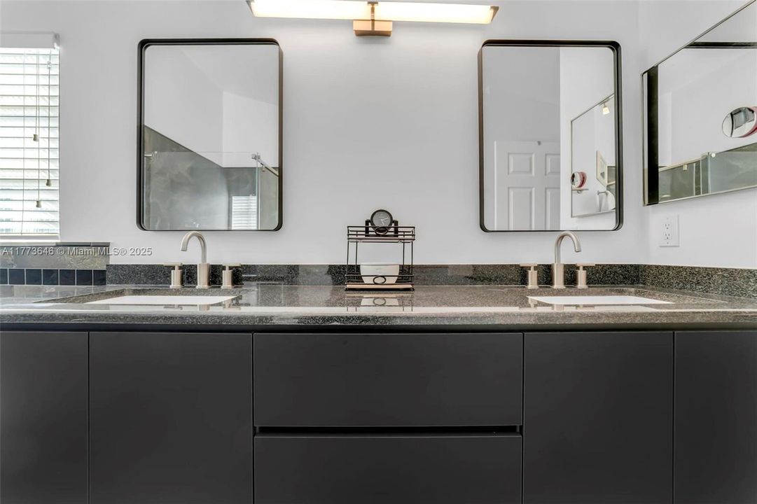 Vendido Recientemente: $649,000 (3 camas, 2 baños, 2064 Pies cuadrados)