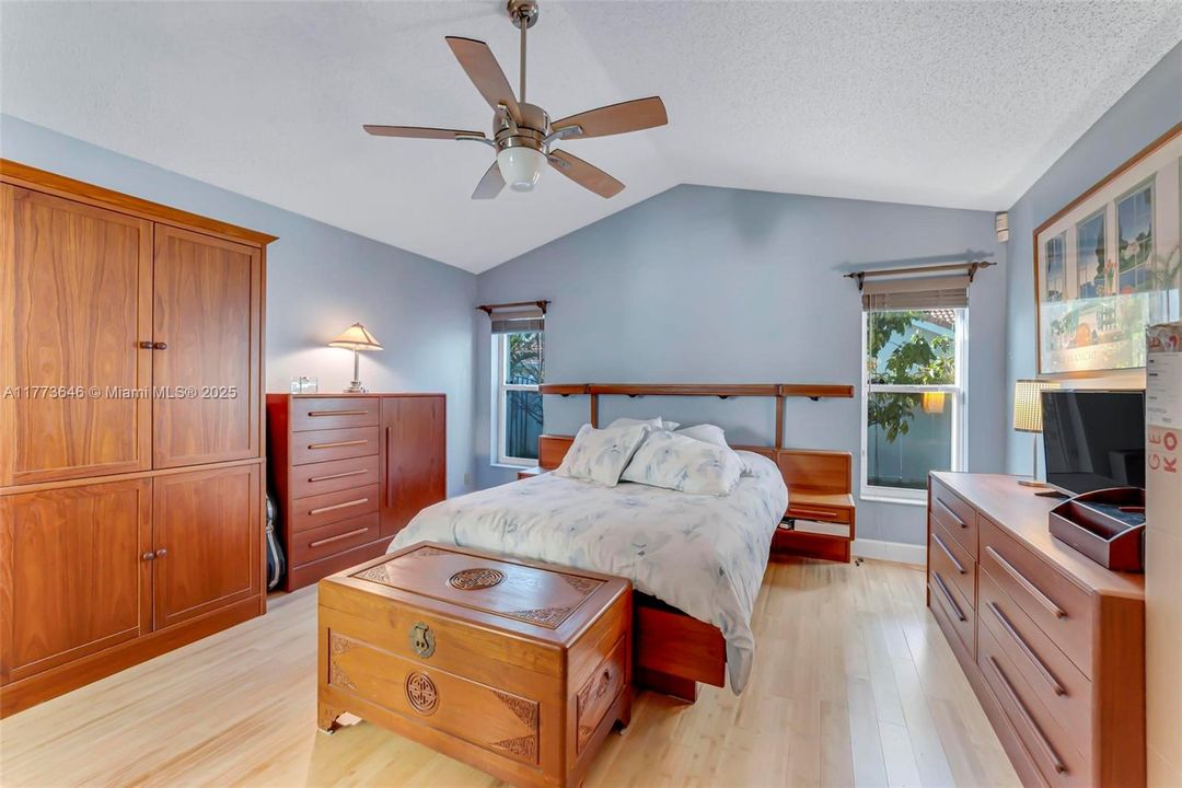 Vendido Recientemente: $649,000 (3 camas, 2 baños, 2064 Pies cuadrados)