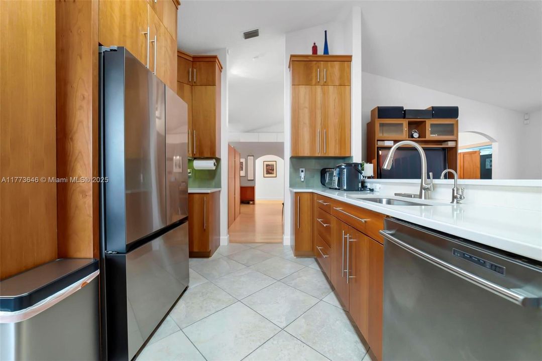 Vendido Recientemente: $649,000 (3 camas, 2 baños, 2064 Pies cuadrados)