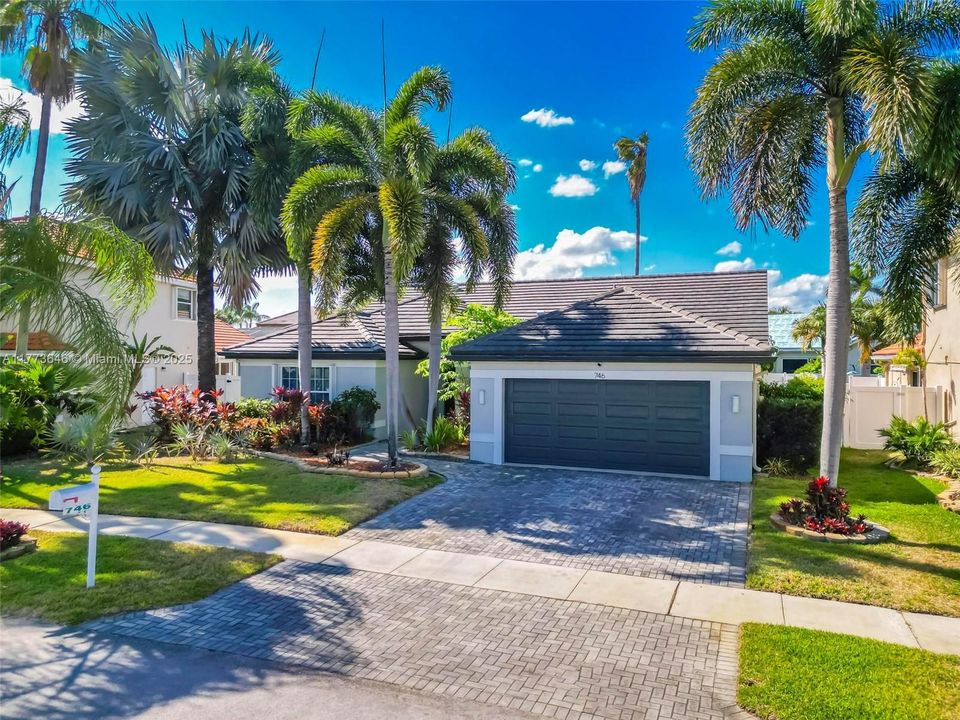 Vendido Recientemente: $649,000 (3 camas, 2 baños, 2064 Pies cuadrados)