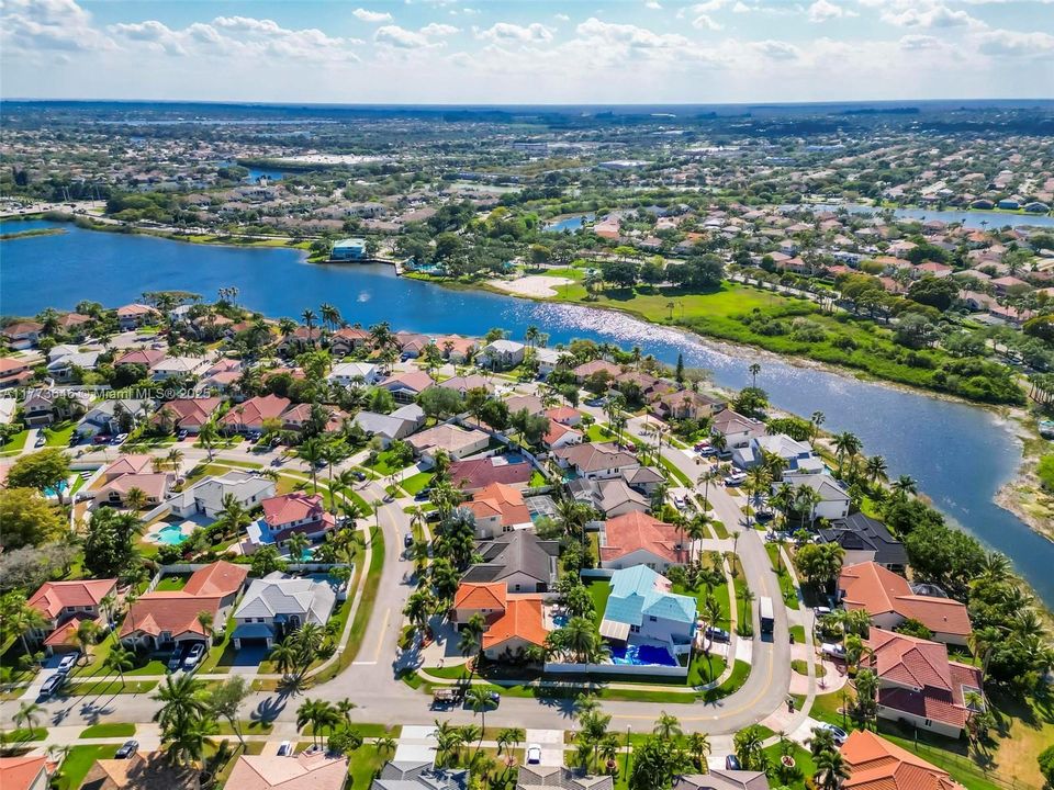 Vendido Recientemente: $649,000 (3 camas, 2 baños, 2064 Pies cuadrados)