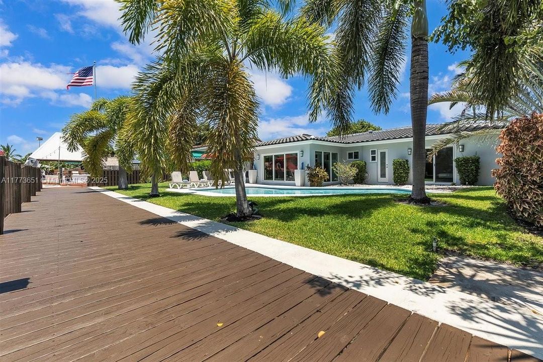 最近租的: $5,800 (3 贝兹, 2 浴室, 1593 平方英尺)