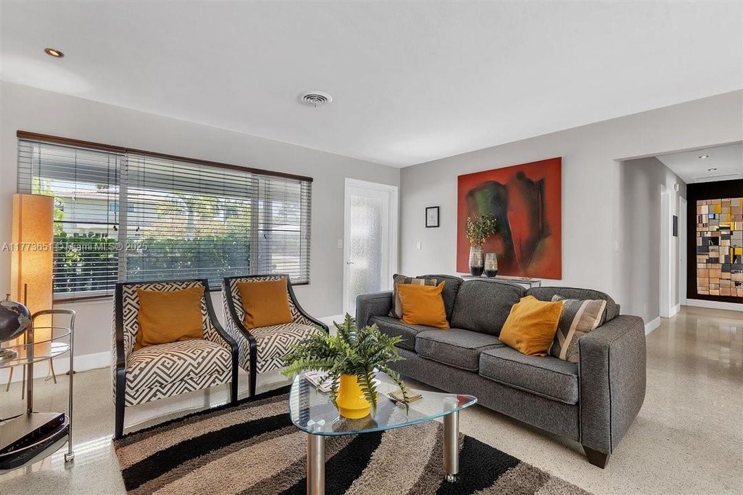 最近租的: $5,800 (3 贝兹, 2 浴室, 1593 平方英尺)