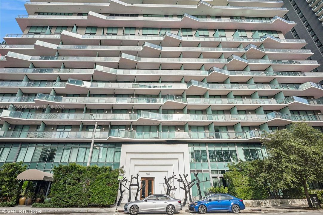 Recently Rented: $5,100 (2 beds, 2 baths, 1362 Square Feet)