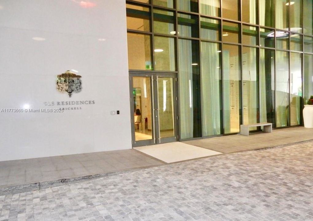 Recently Rented: $5,100 (2 beds, 2 baths, 1362 Square Feet)