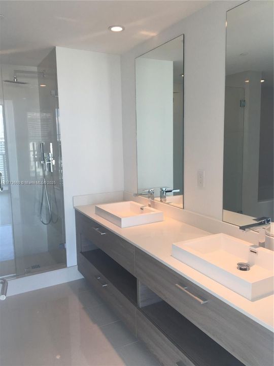 Recently Rented: $5,100 (2 beds, 2 baths, 1362 Square Feet)