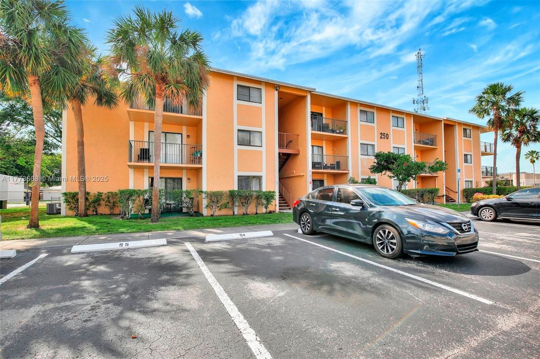 Recently Sold: $239,000 (2 beds, 2 baths, 1016 Square Feet)