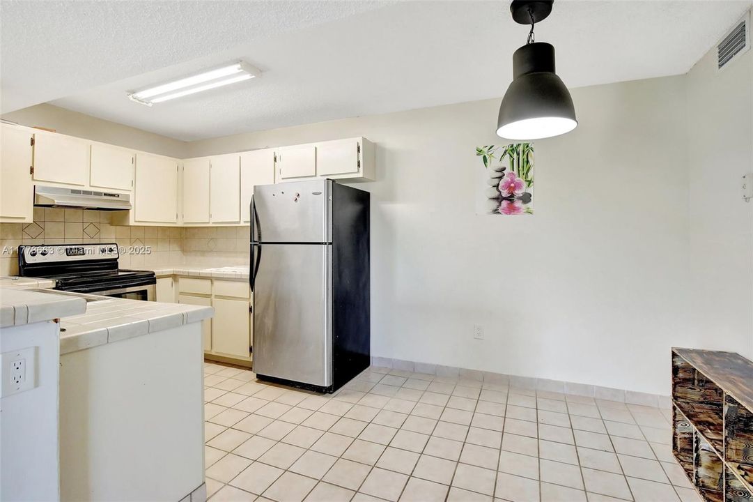 Recently Sold: $239,000 (2 beds, 2 baths, 1016 Square Feet)