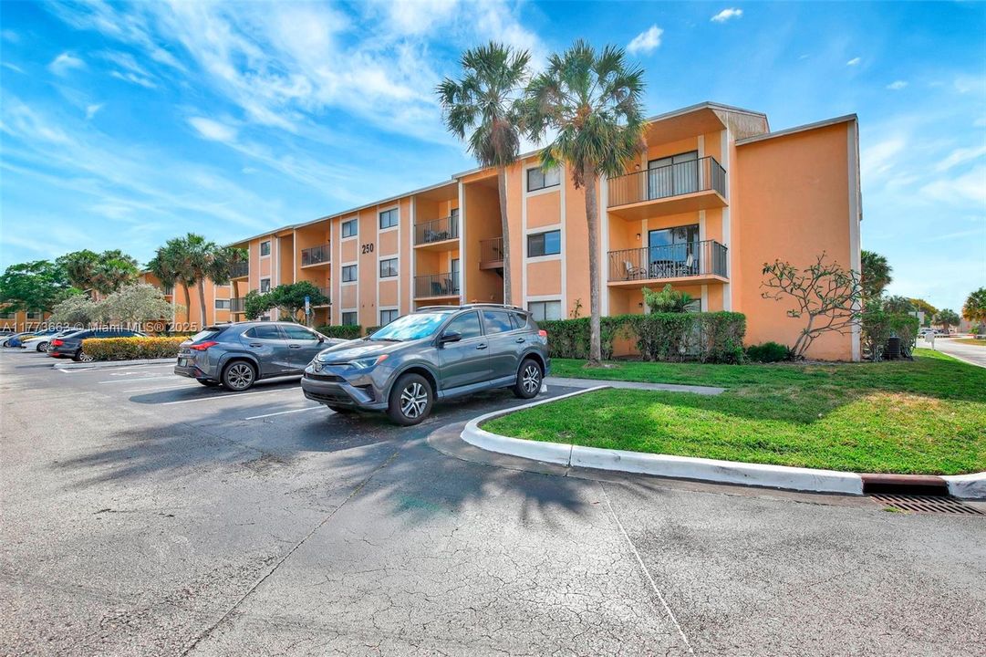 Recently Sold: $239,000 (2 beds, 2 baths, 1016 Square Feet)