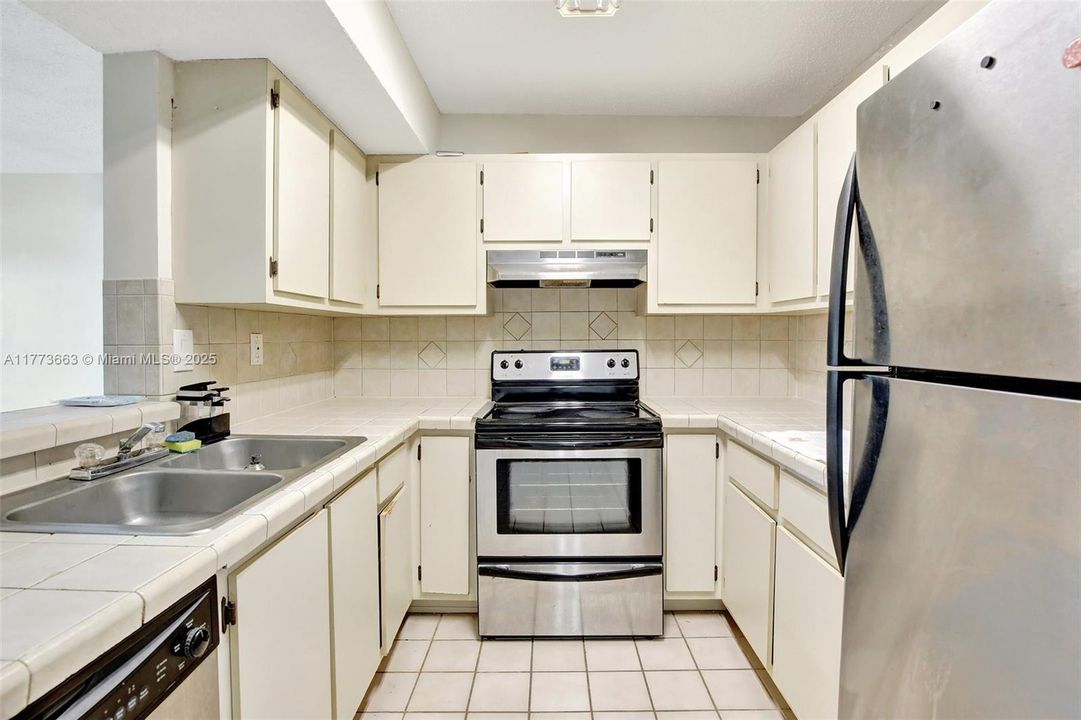 Recently Sold: $239,000 (2 beds, 2 baths, 1016 Square Feet)