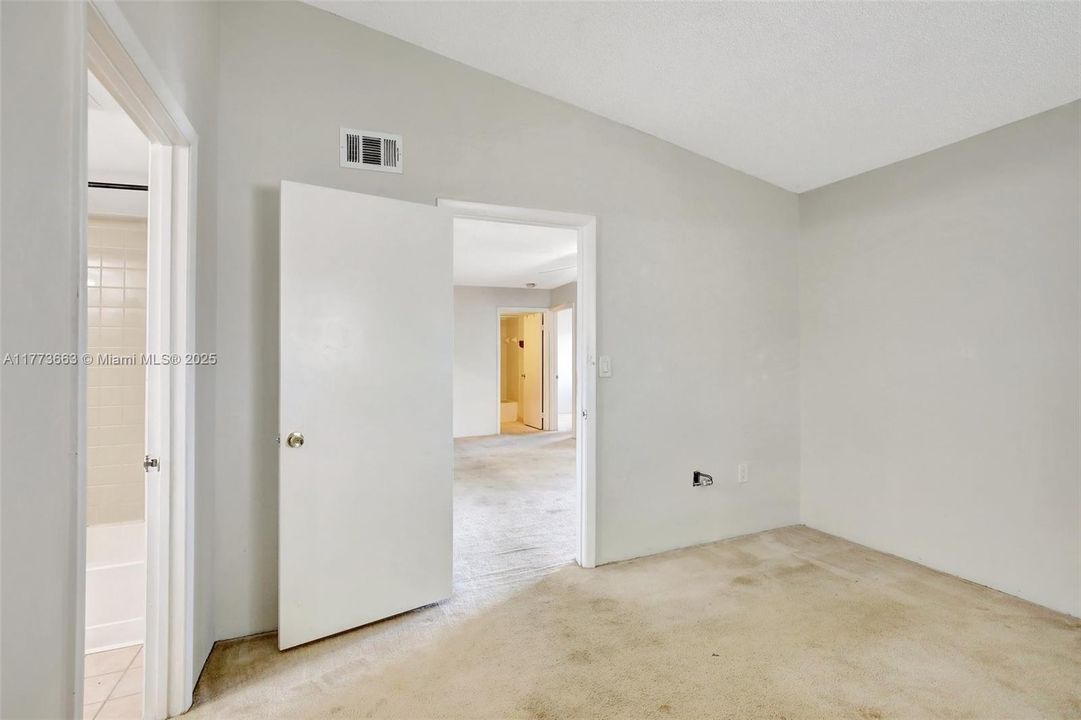 Recently Sold: $239,000 (2 beds, 2 baths, 1016 Square Feet)