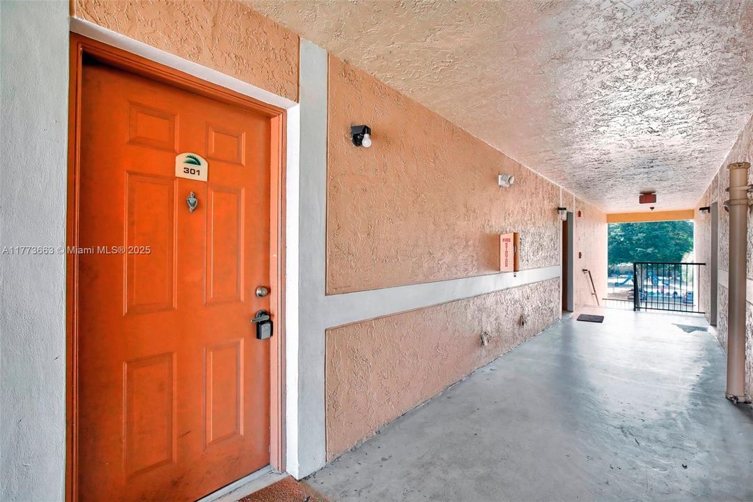 Recently Sold: $239,000 (2 beds, 2 baths, 1016 Square Feet)