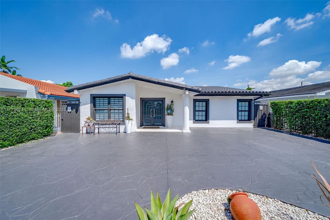 Recently Sold: $764,900 (3 beds, 3 baths, 1820 Square Feet)