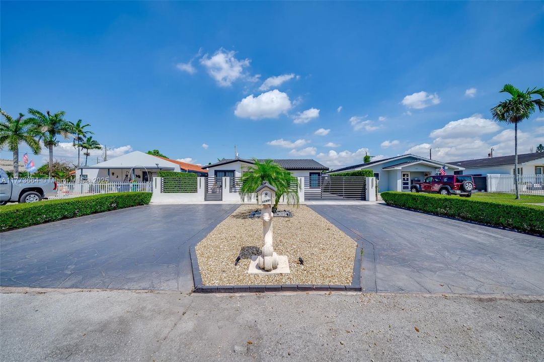 Recently Sold: $764,900 (3 beds, 3 baths, 1820 Square Feet)