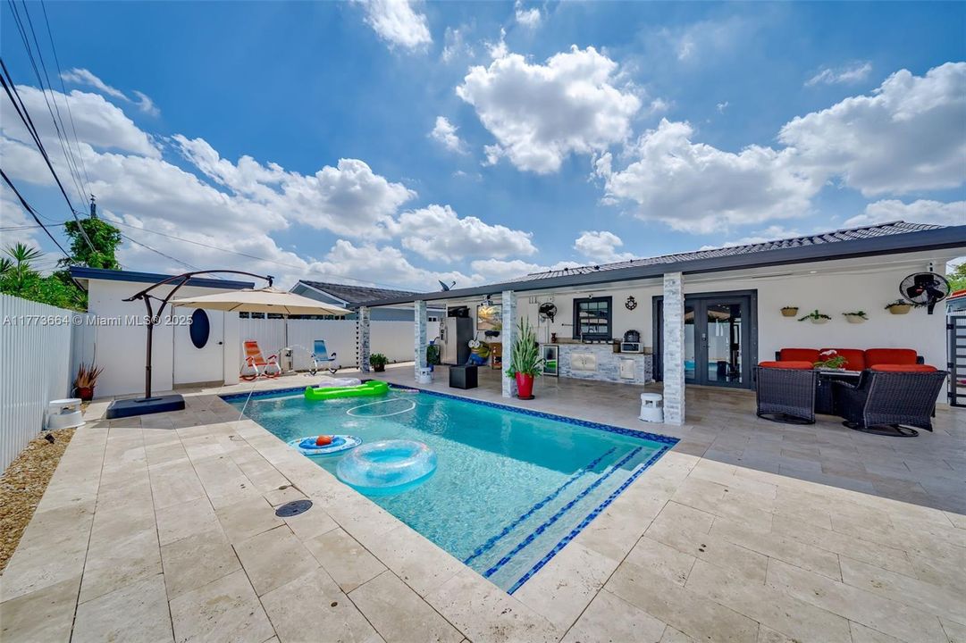 Recently Sold: $764,900 (3 beds, 3 baths, 1820 Square Feet)