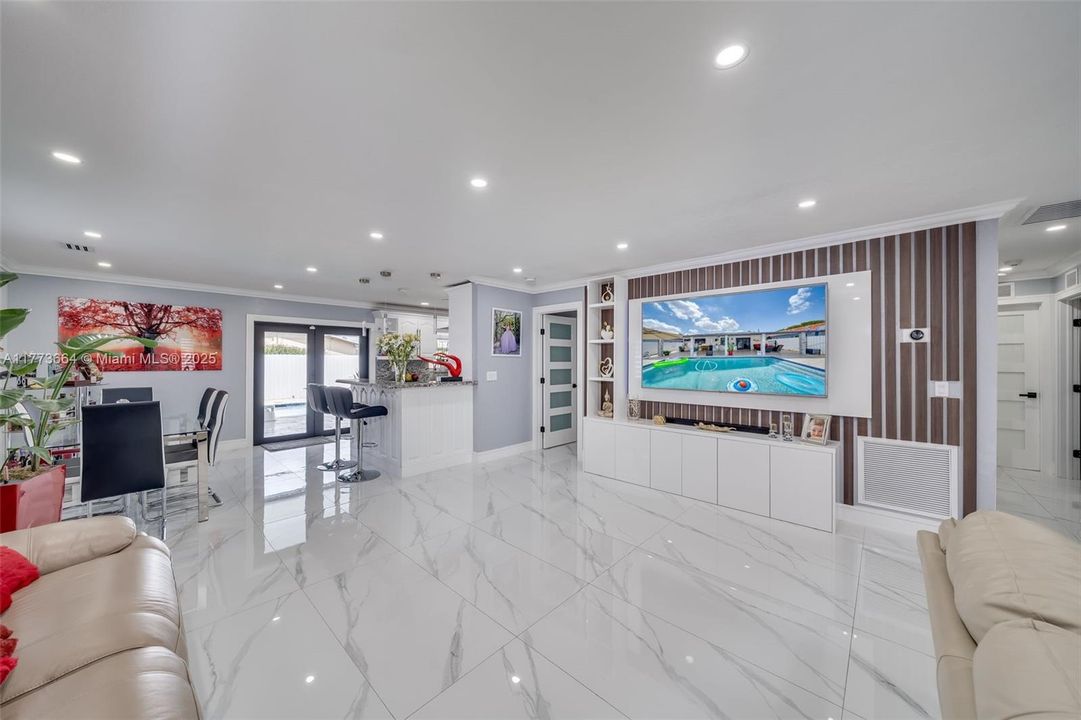 Recently Sold: $764,900 (3 beds, 3 baths, 1820 Square Feet)