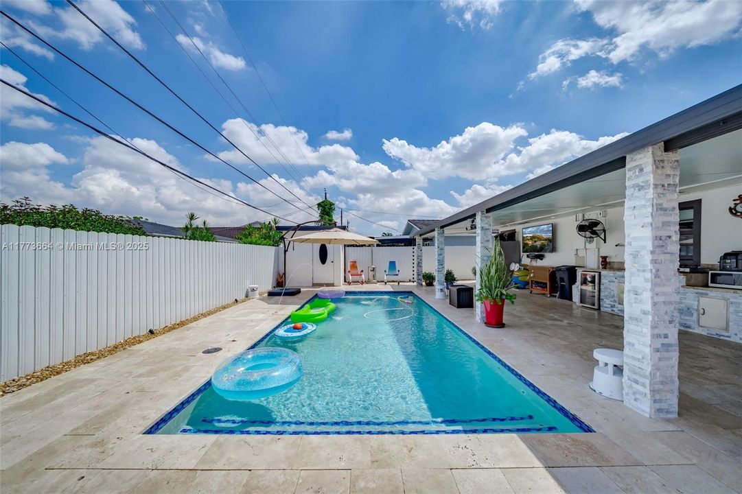 Recently Sold: $764,900 (3 beds, 3 baths, 1820 Square Feet)