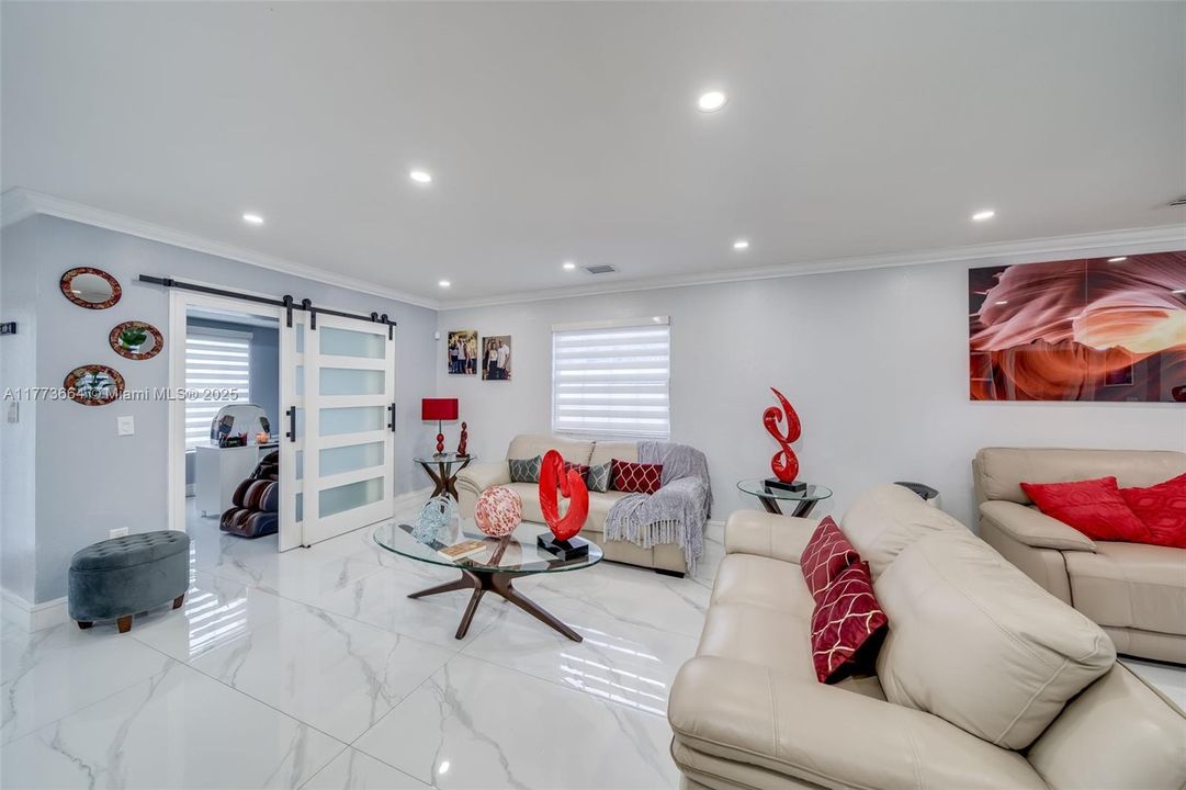 Recently Sold: $764,900 (3 beds, 3 baths, 1820 Square Feet)