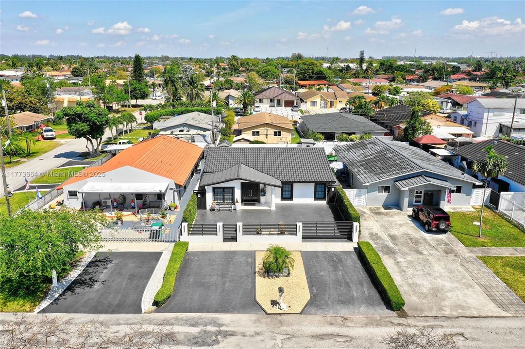 Recently Sold: $764,900 (3 beds, 3 baths, 1820 Square Feet)