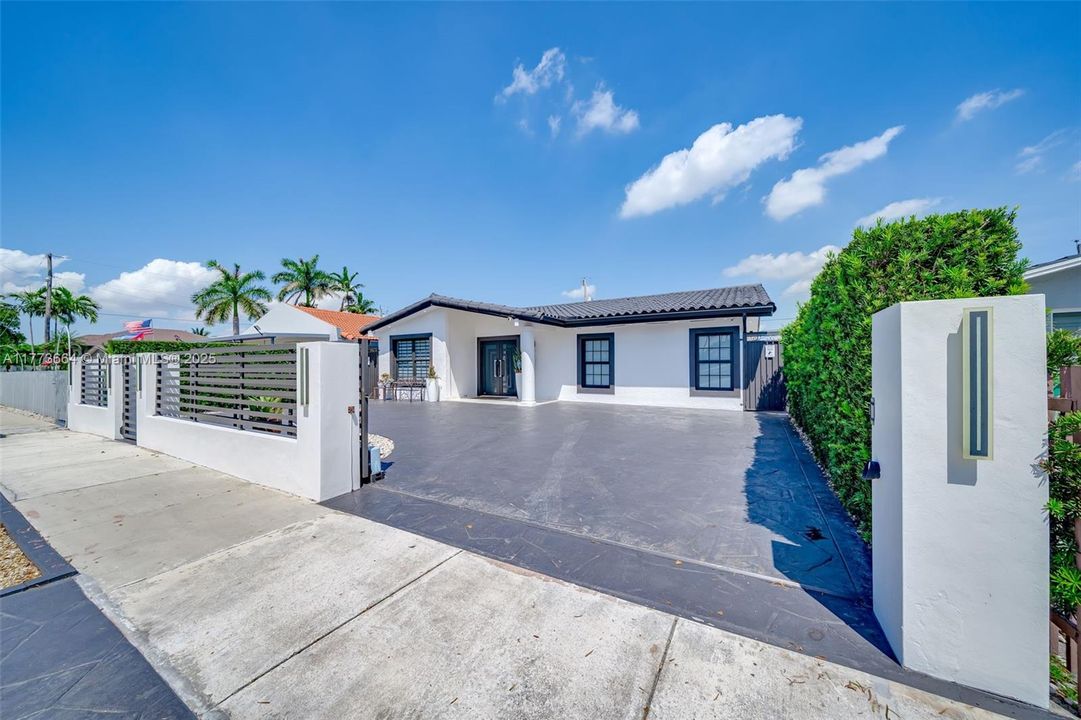 Recently Sold: $764,900 (3 beds, 3 baths, 1820 Square Feet)