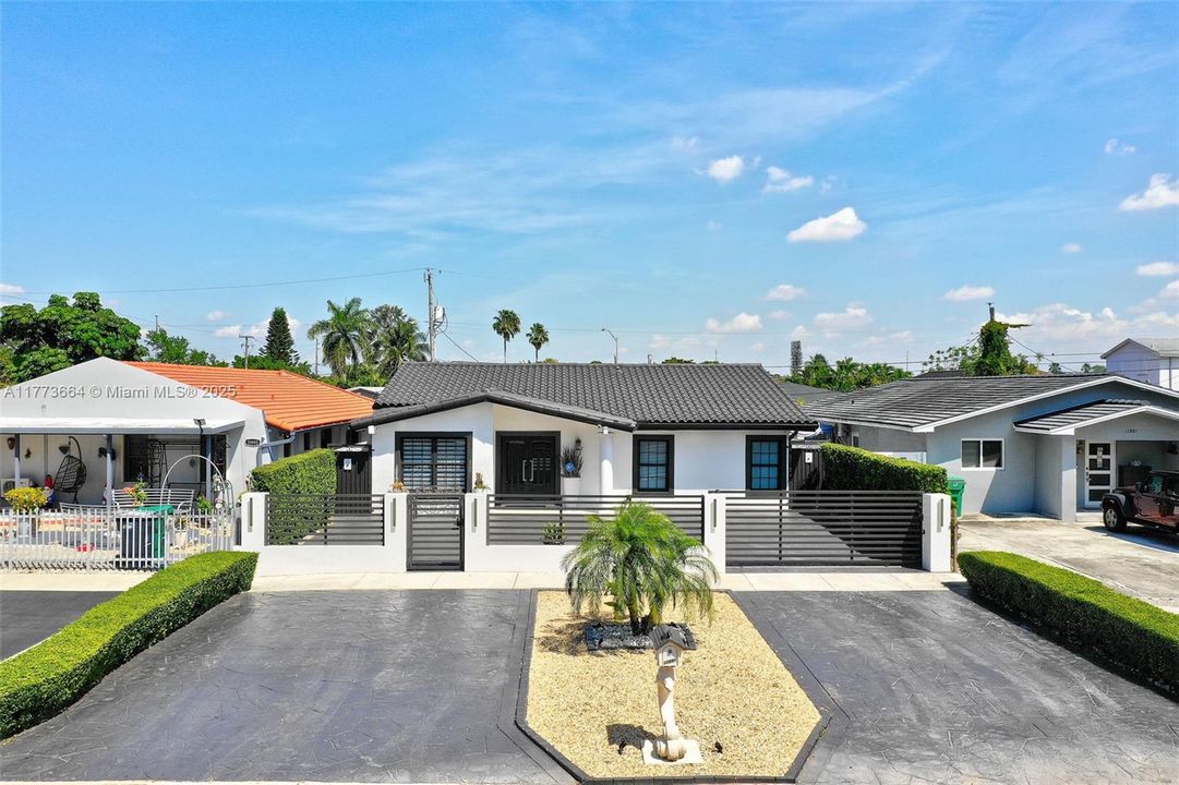 Recently Sold: $764,900 (3 beds, 3 baths, 1820 Square Feet)