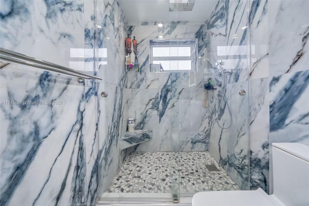 Recently Sold: $764,900 (3 beds, 3 baths, 1820 Square Feet)