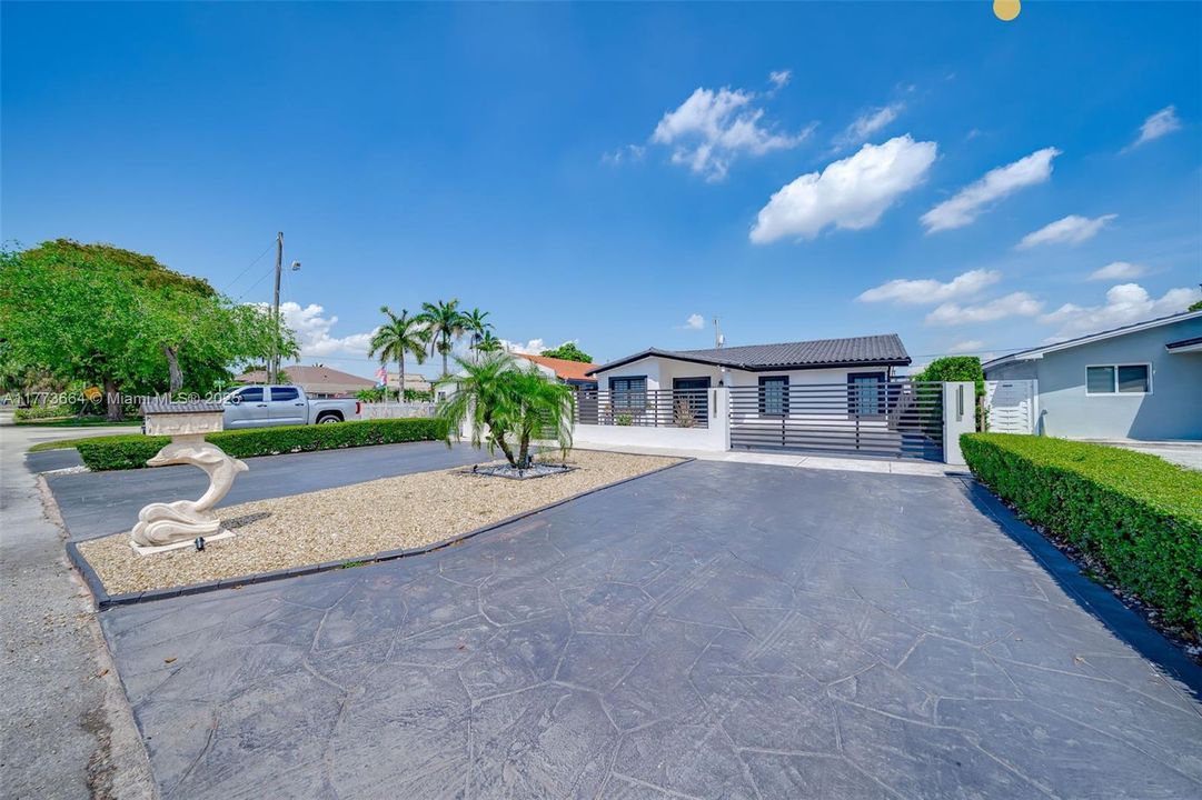 Recently Sold: $764,900 (3 beds, 3 baths, 1820 Square Feet)