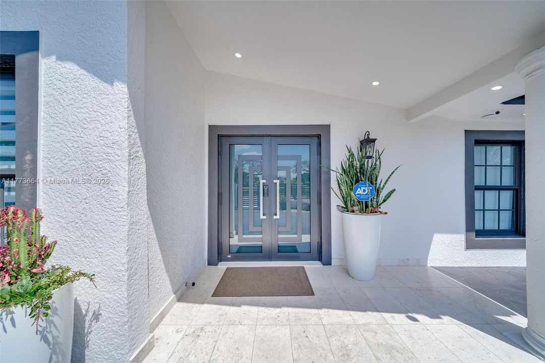 Recently Sold: $764,900 (3 beds, 3 baths, 1820 Square Feet)