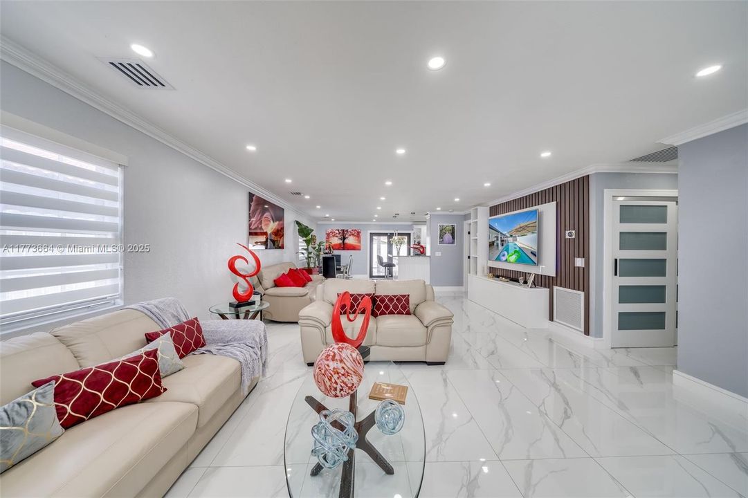 Recently Sold: $764,900 (3 beds, 3 baths, 1820 Square Feet)