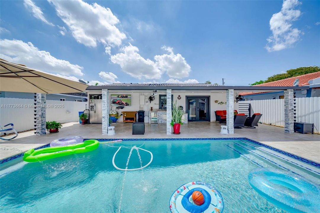 Recently Sold: $764,900 (3 beds, 3 baths, 1820 Square Feet)