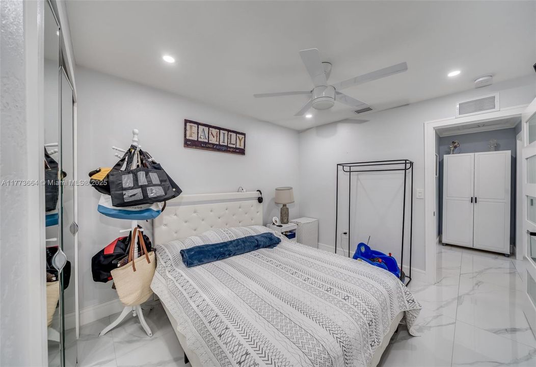 Recently Sold: $764,900 (3 beds, 3 baths, 1820 Square Feet)