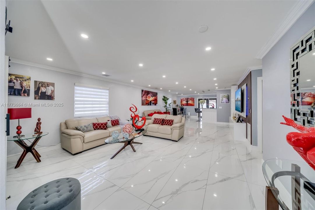 Recently Sold: $764,900 (3 beds, 3 baths, 1820 Square Feet)