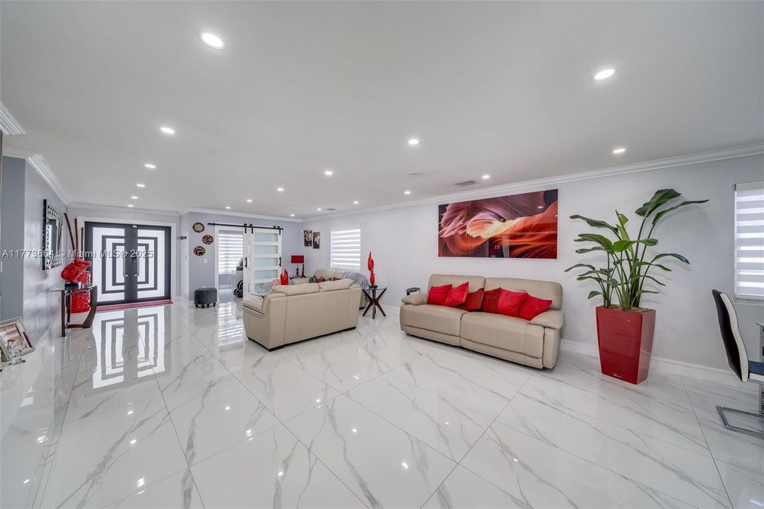 Recently Sold: $764,900 (3 beds, 3 baths, 1820 Square Feet)