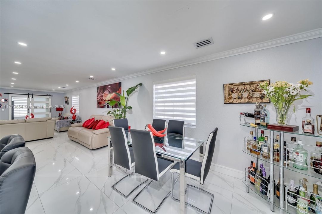 Recently Sold: $764,900 (3 beds, 3 baths, 1820 Square Feet)